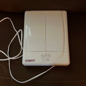 Only used a few times perfectly fine conair mirror lights work amazing condition